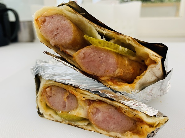 FOOD　burrito ピリ辛アラビアータのWソーセージ